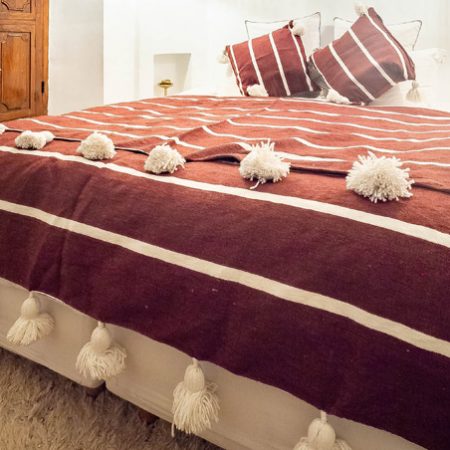 burgundy-blanket-with-pom-poms-2