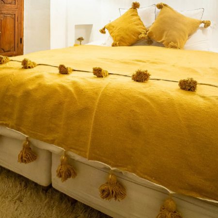 golden-blanket-with-pom-poms-2