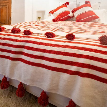 velvet-red-blanket-with-pom-poms-2